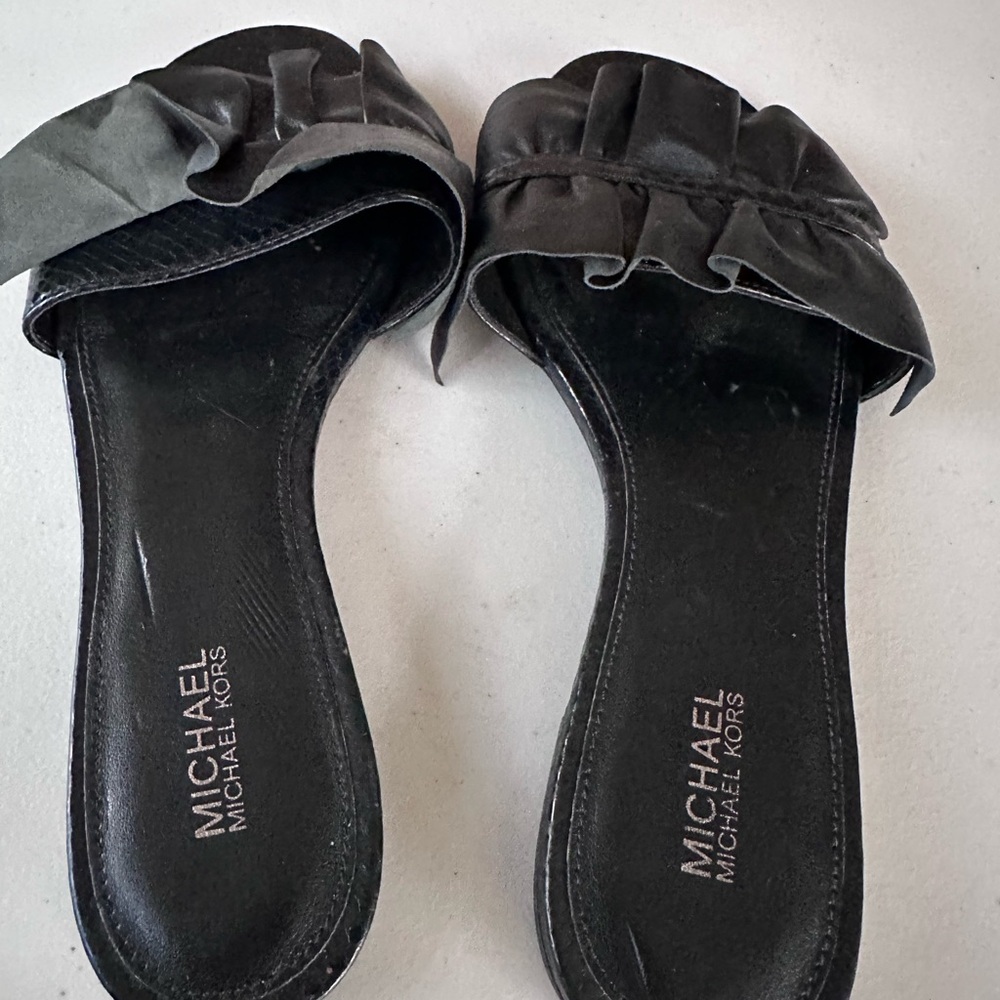 NIB - Michael Kors Bella Black Leather Slide Sandals Size 7 - Picture 2 of 6
